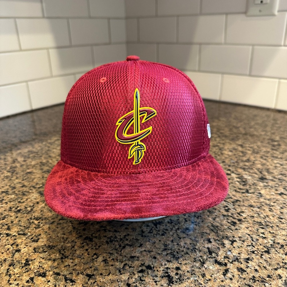 Cleveland Cavaliers Hat New Era 59FIFTY Men's 7 3/8 Maroon Faux Suede Brim